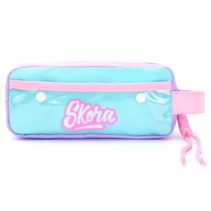 CARTUCHERA CON DOS BOLSILLOS Y TIRA THINK HAPPY LETTERING LUCKY 21X9X7 X1U (ESTAMPADO - UNIDAD)