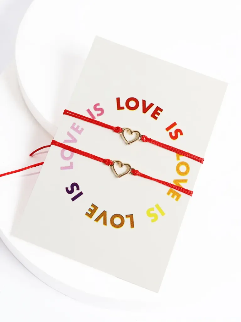 PULSERA LOVE IS  CAREY