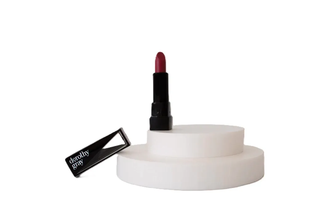 [48863] BALSAMO PARA LABIOS CON VITAMINA E Y MANTECA DE KARITE (102 BORDEAUX) - DOROTHY GRAY